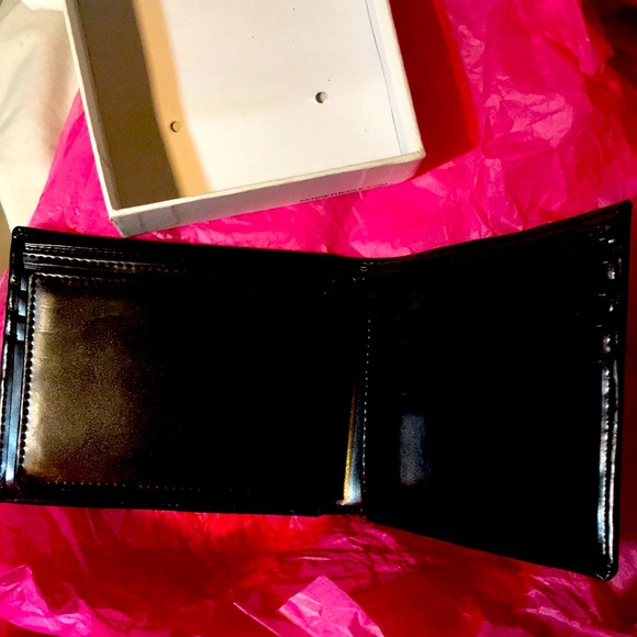 HOLD—Men’s Kenneth Cole leather wallet NWT - Picture 2 of 10
